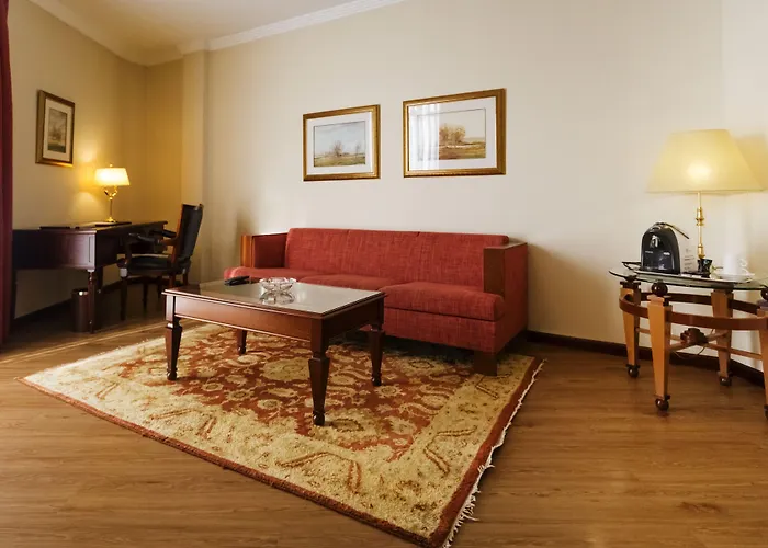 德费罗尔大酒店 4*