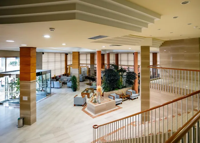 德费罗尔大酒店 4*